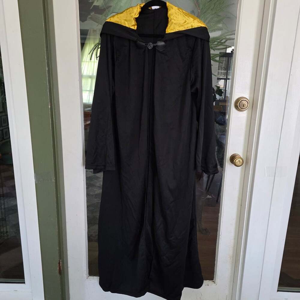Damaged Harry Potter Hufflepuff Robe One Size Black Yellow Costume Cape